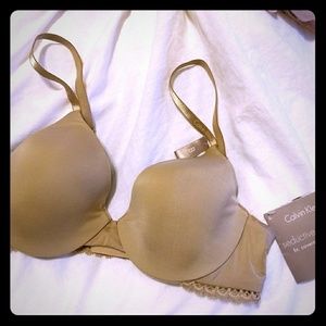 Calvin Klein T shirt bra